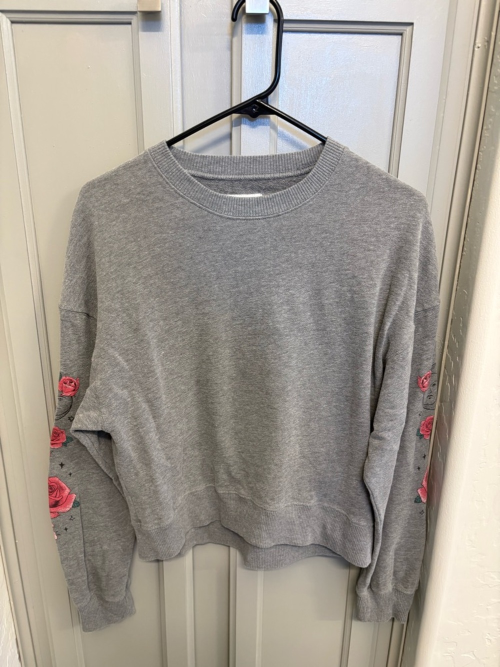 Hollister Gray Crewneck EUC